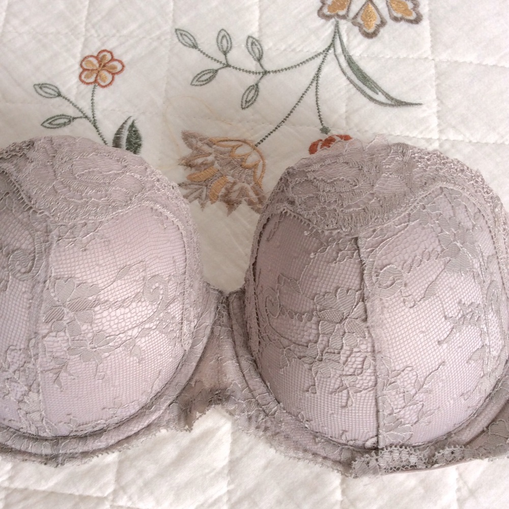 Victoria’s Secret strapless bra